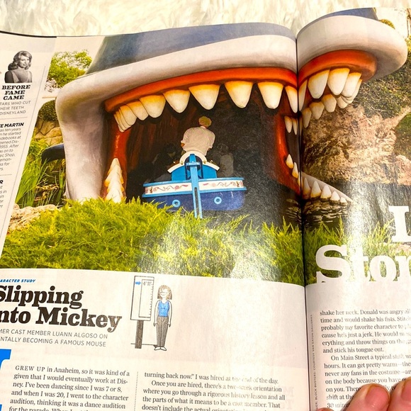 LOS ANGELES MAGAZINE DISNEYLAND THE ULTIMATE GUIDE November 2017 GUC - Picture 5 of 8